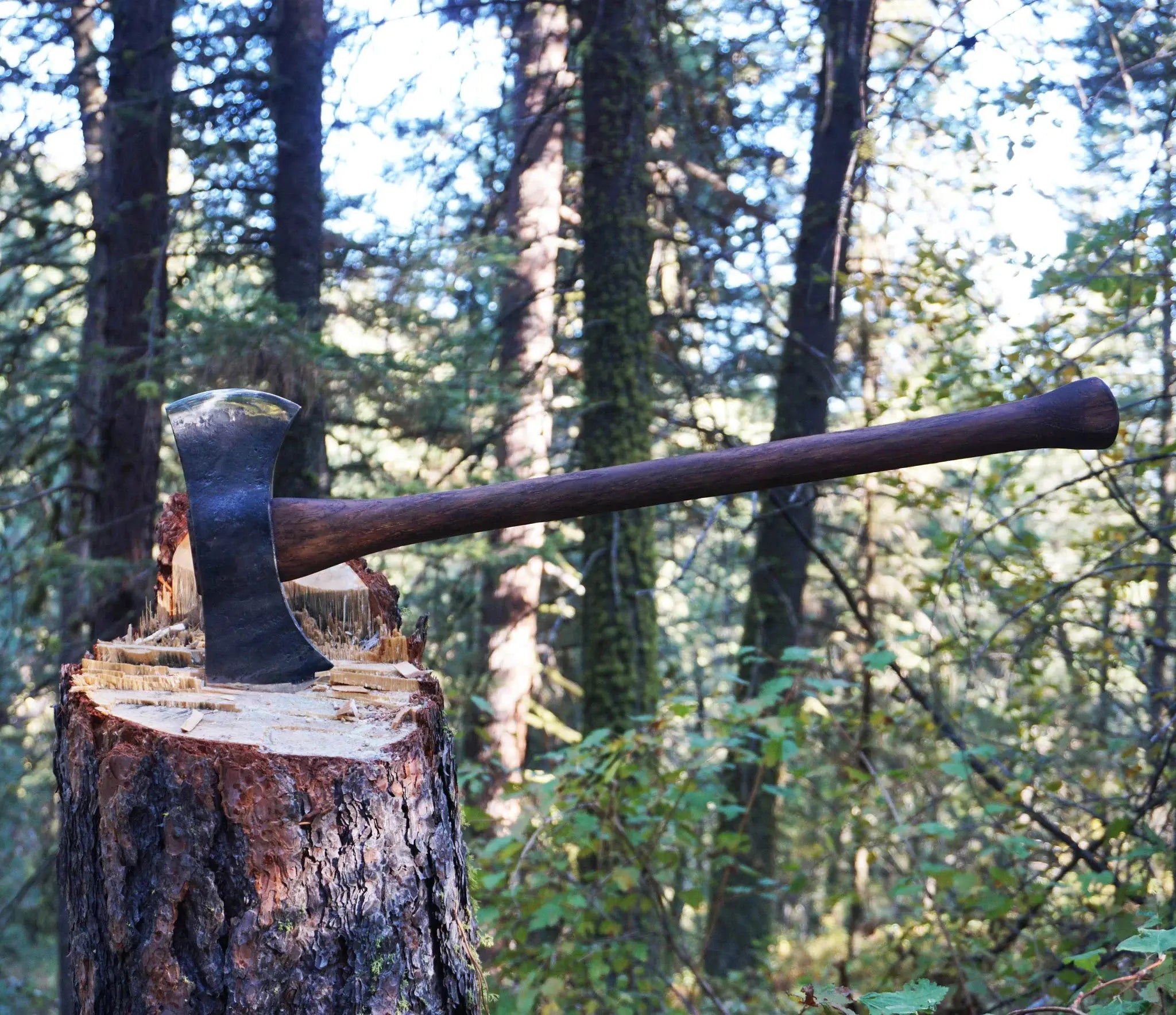Viking Style Double-Head Axe – Carbon Steel Blade with Rosewood Handle & Leather Cover | Industrial Grade Sharpness